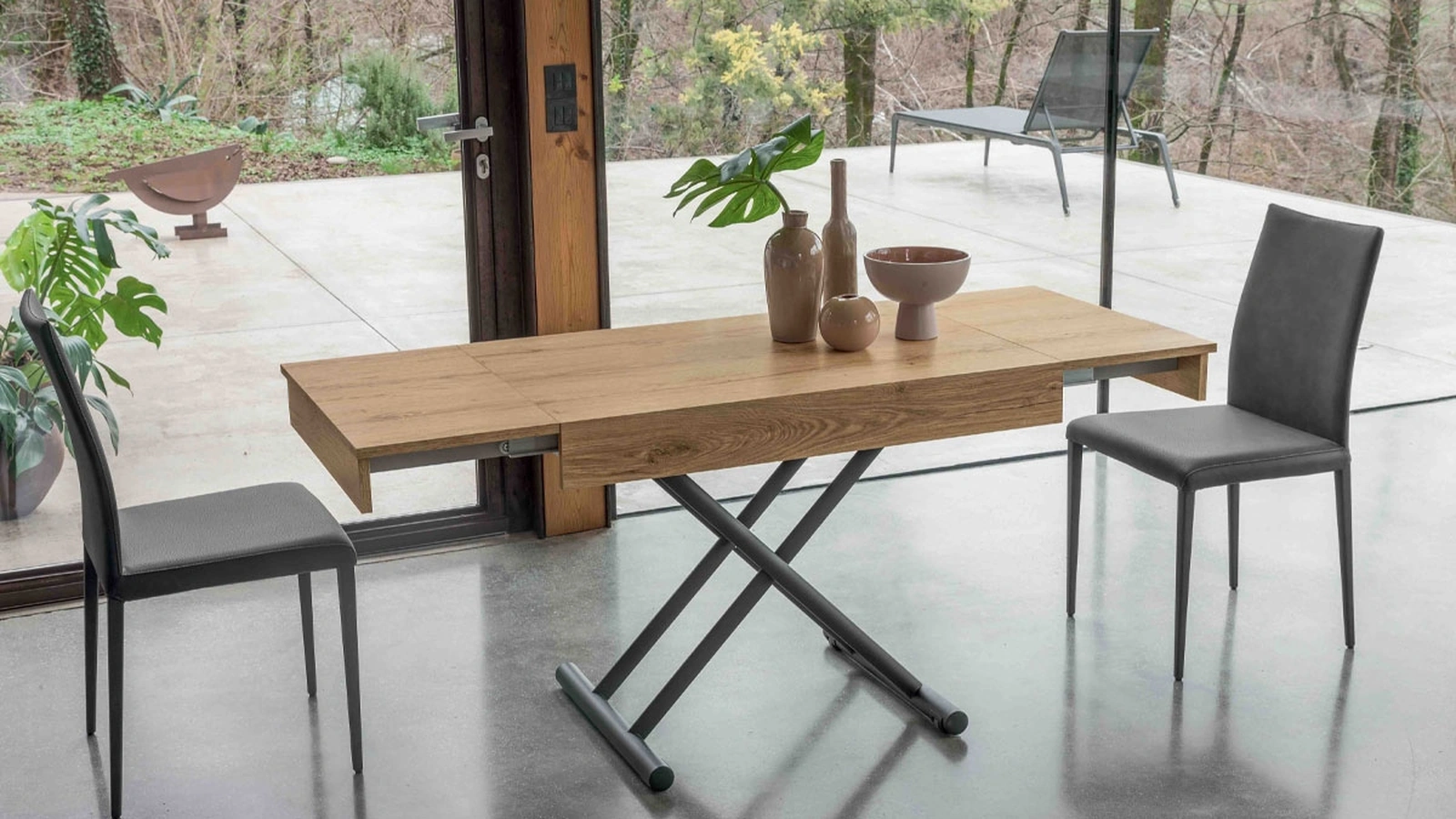 Compact transformable coffee table by Altacom