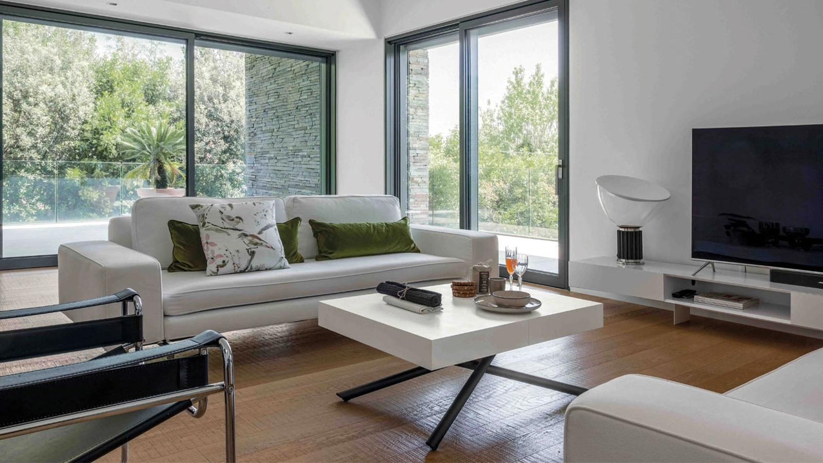 Iris transformable coffee table by Altacom
