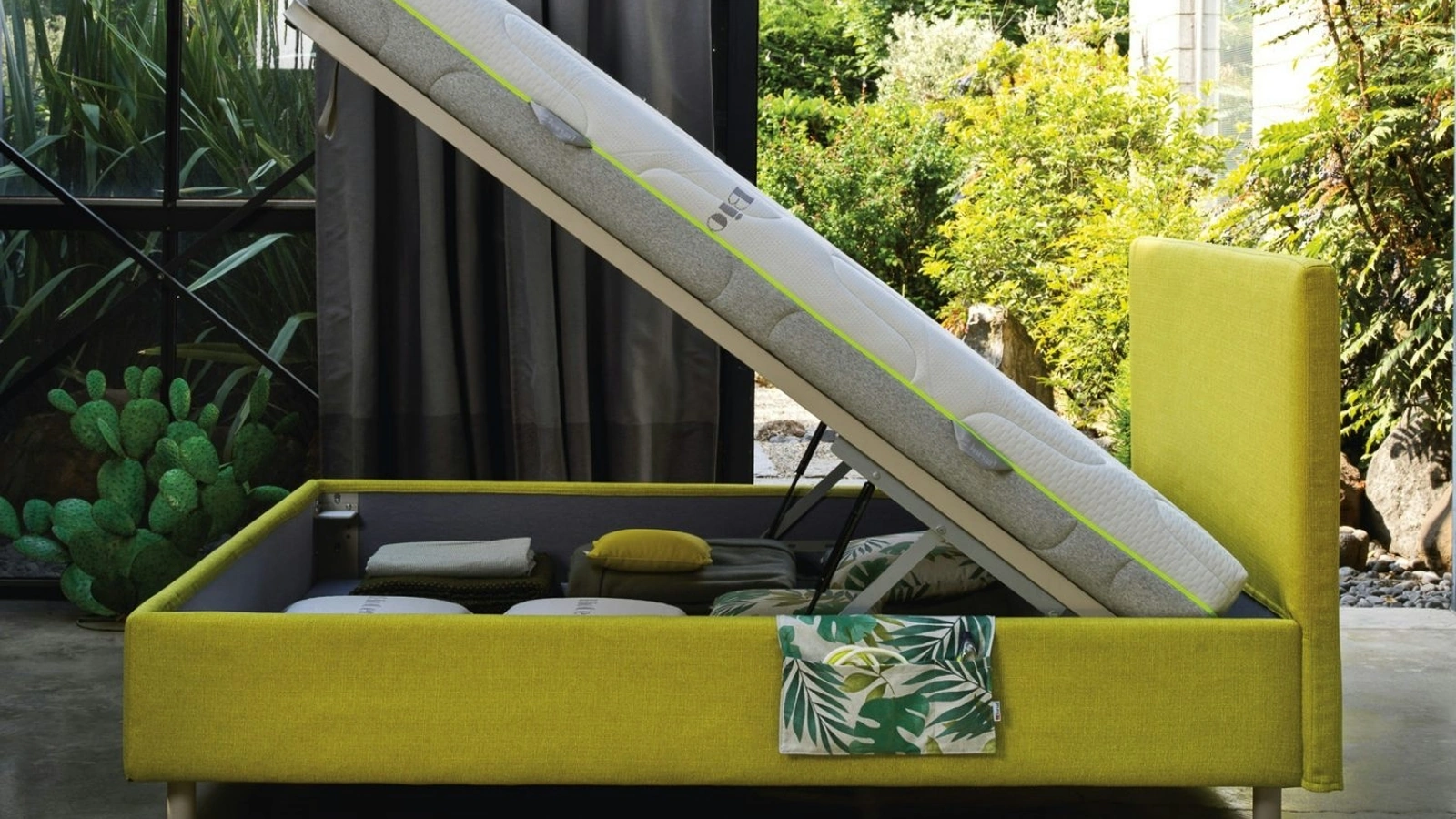 Super Max bed frame by Dorsal
