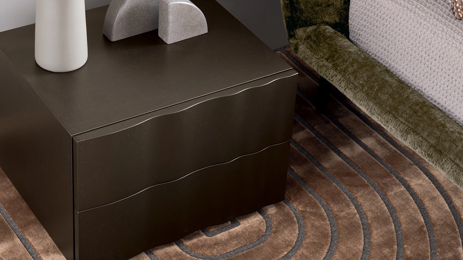Velo lacquered bedside table by Calligaris