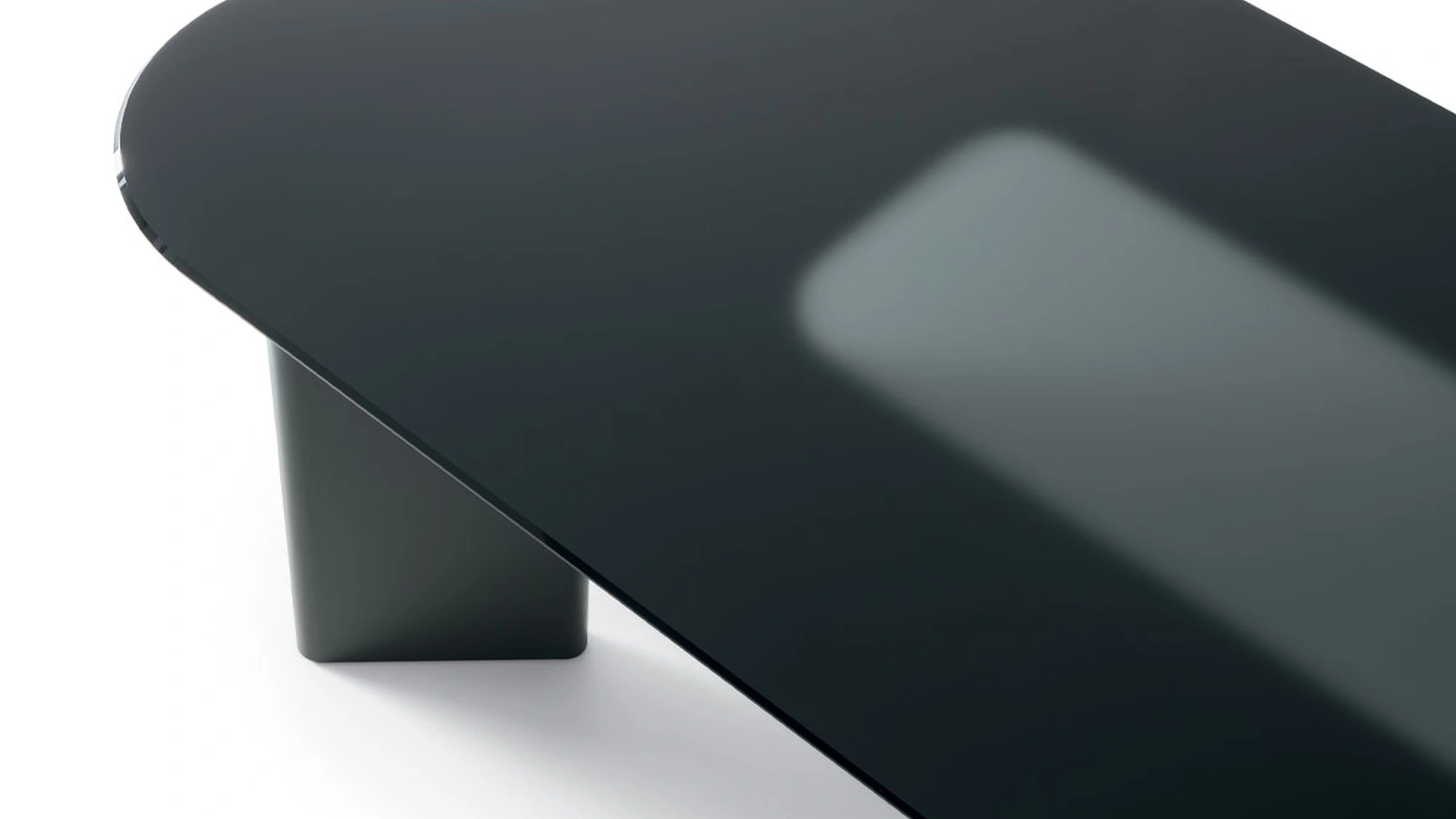 Cosmos table in lacquered finish by Ditre Italia