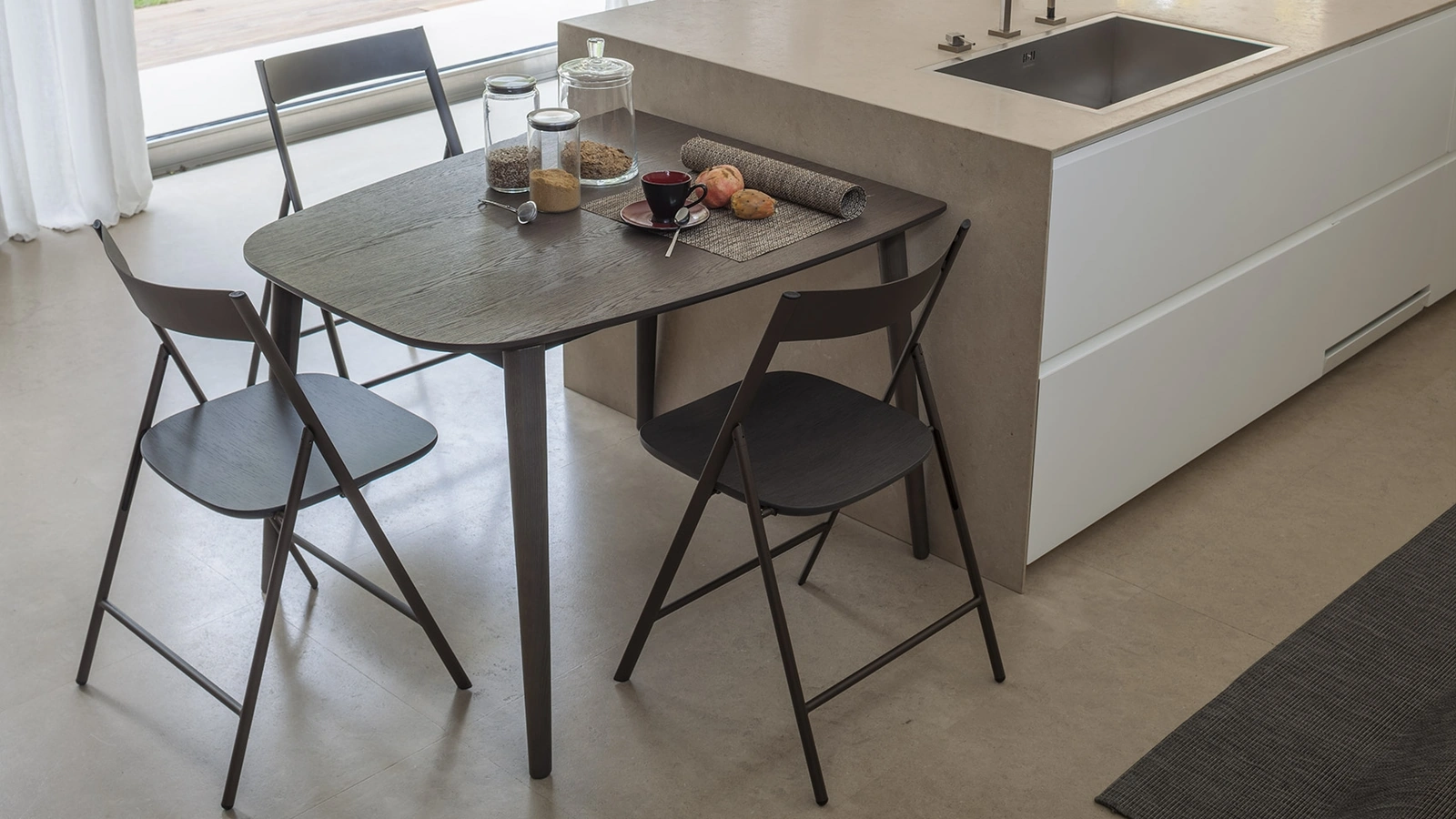 Extendable table made of Ribot Wood by Altacom