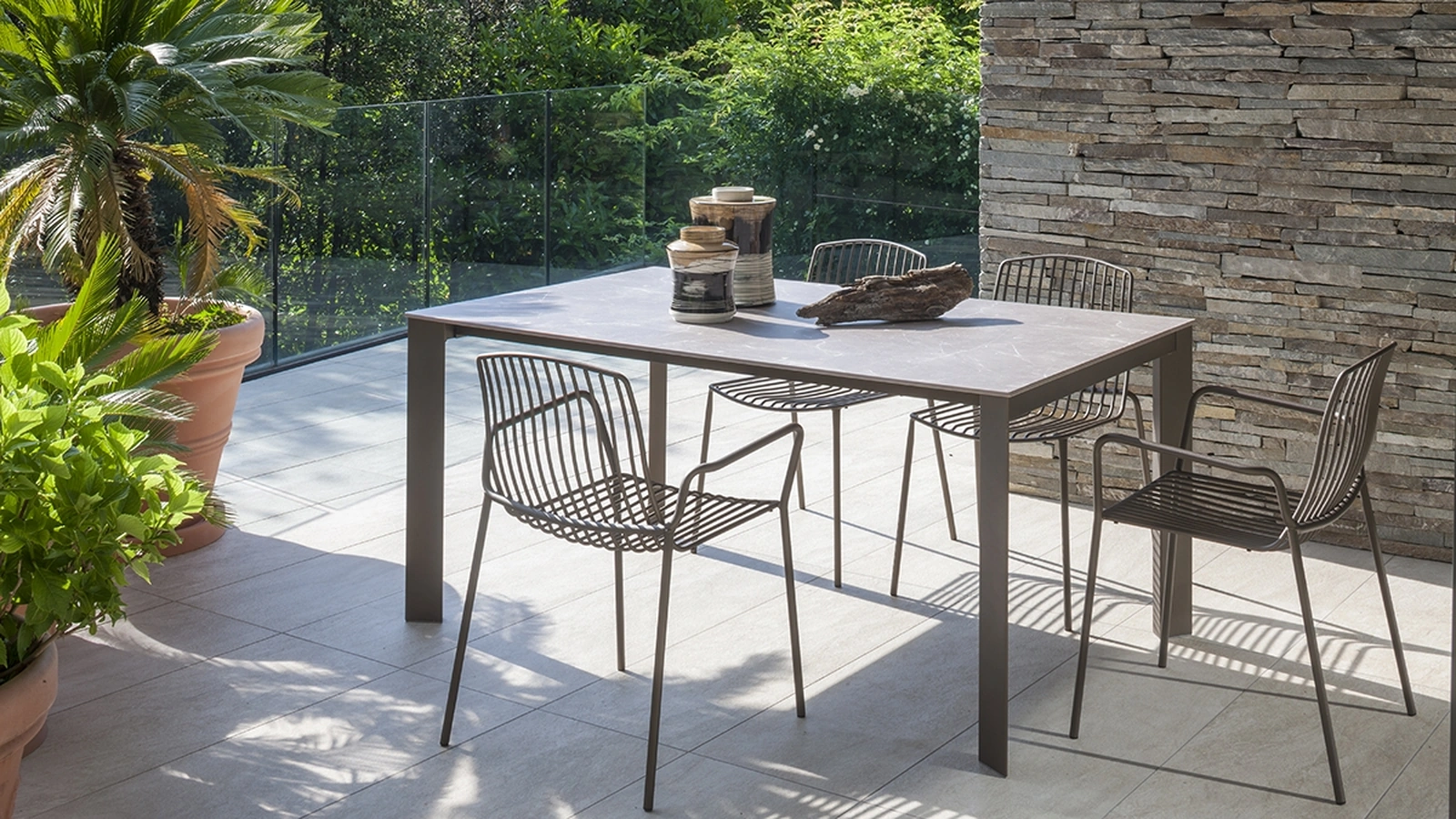 Scirocco table with HPL top by Altacom