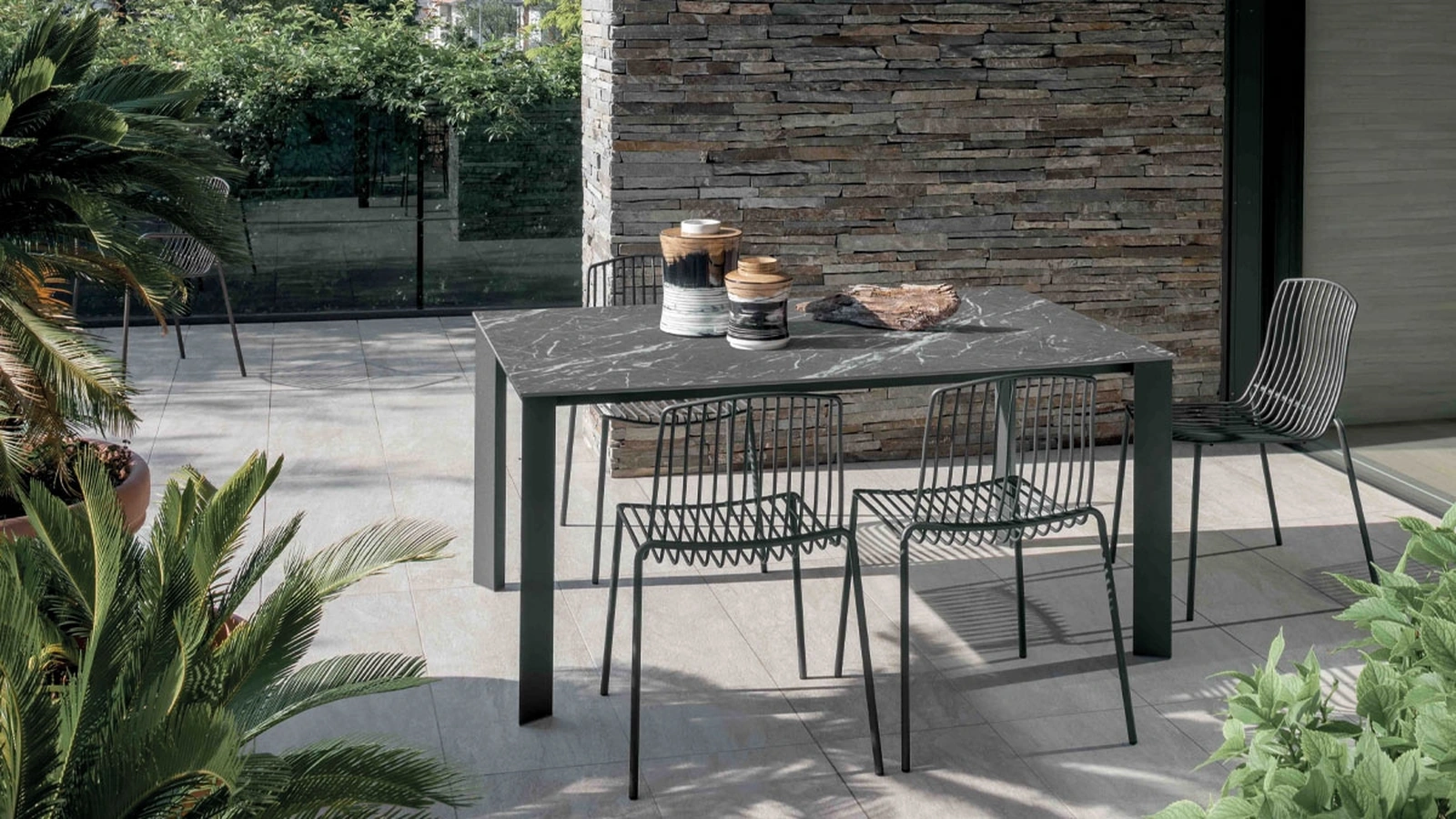 Scirocco table with HPL top by Altacom
