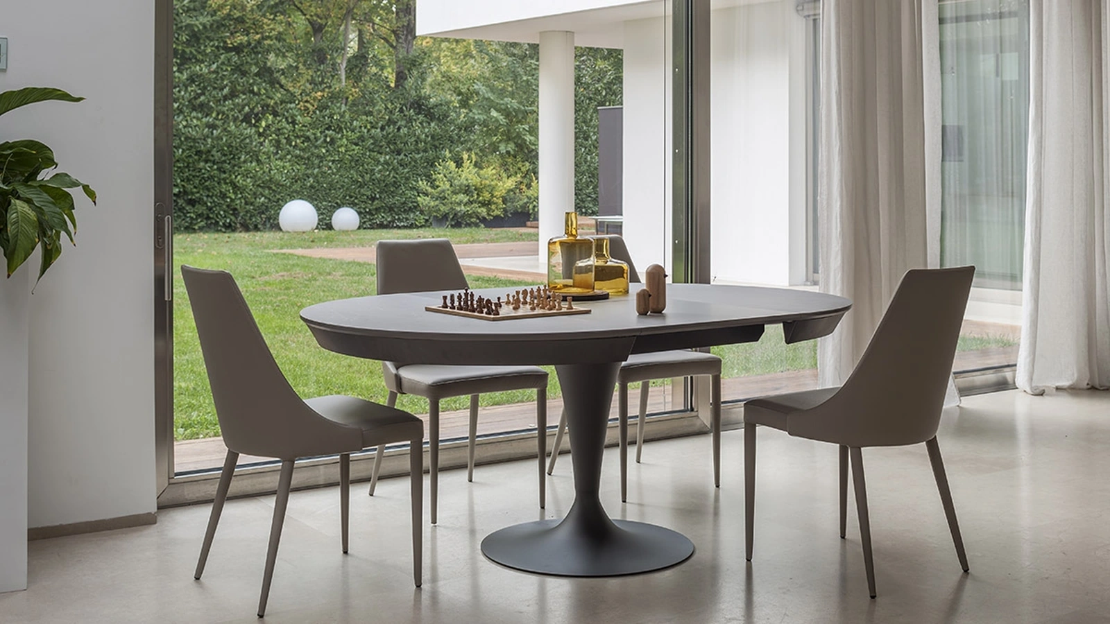 Extendable round table with ceramic top and metal base Sun by Altacom