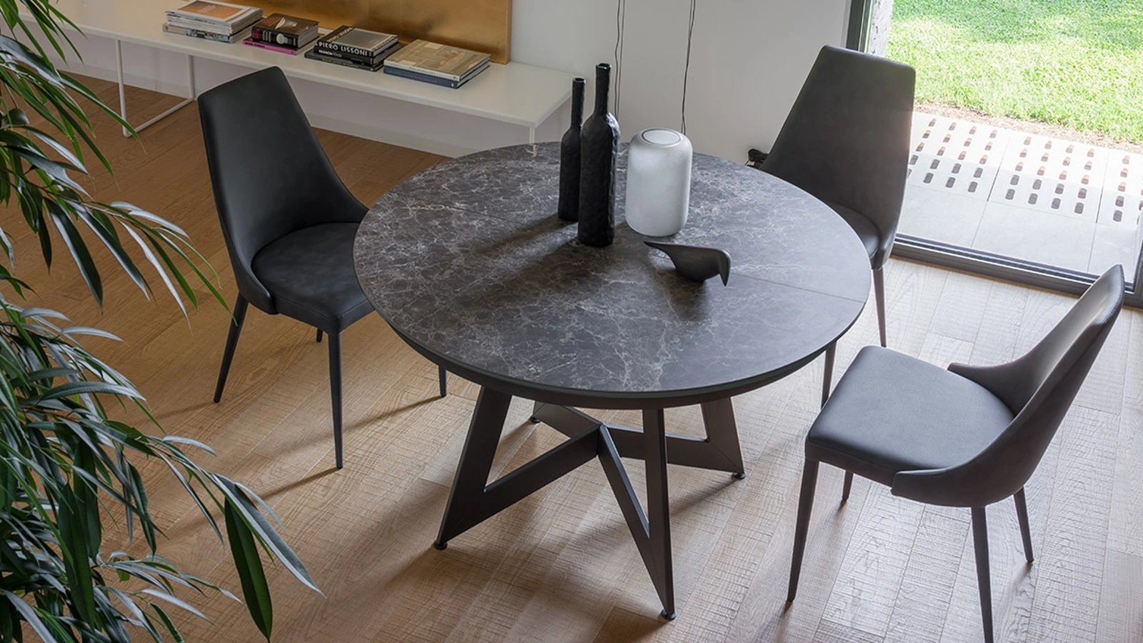 Extendable round table with ceramic top and metal base Venus by Altacom