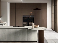 Modern Kitchen in Gres with Glass Peninsula by Arredo3