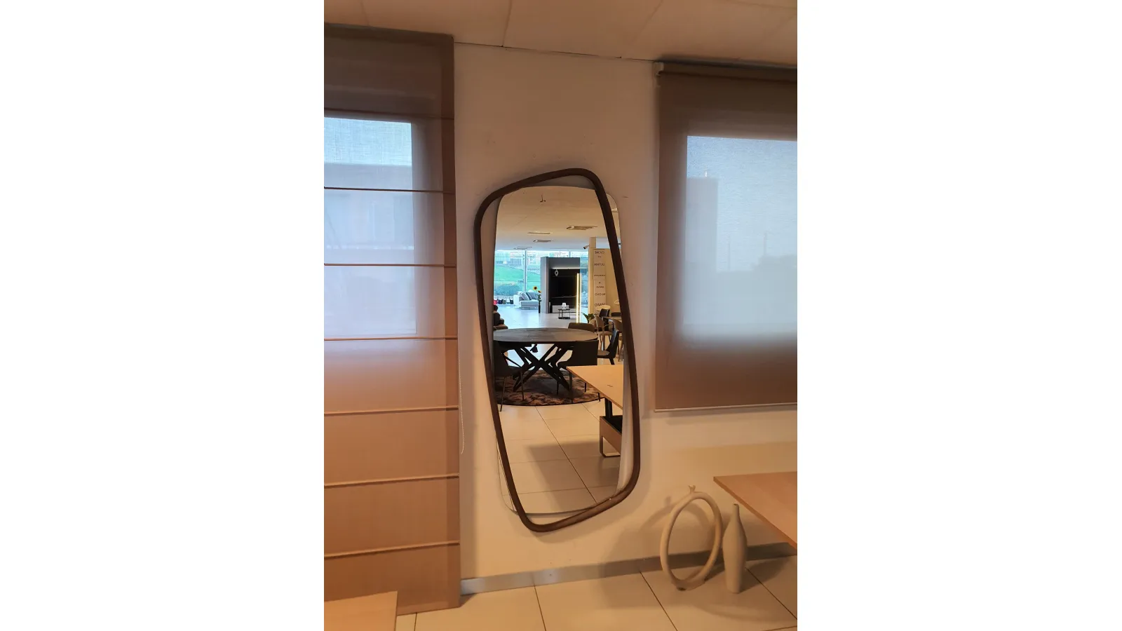 GOLDEN WOOD translates to 