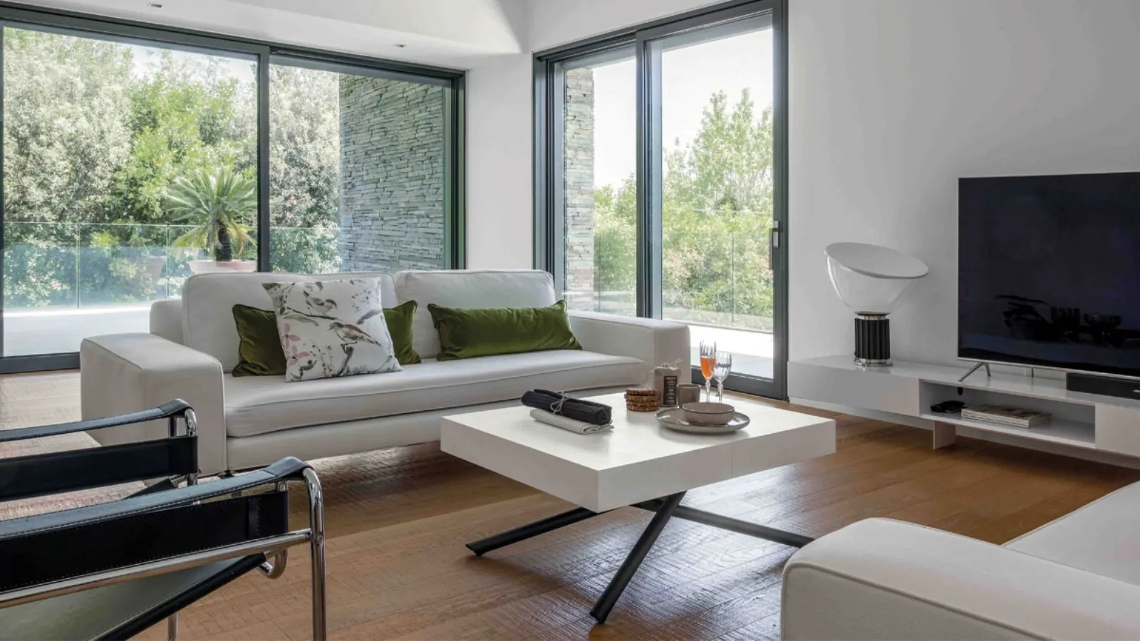 Iris transformable coffee table by Altacom