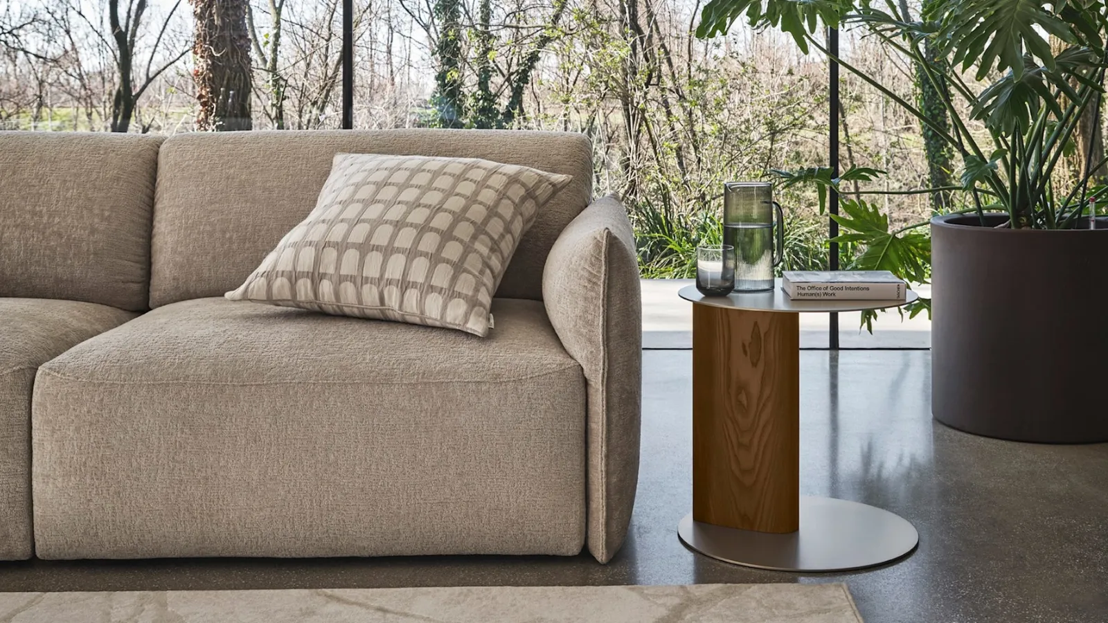 Sandy sofa side table by Calligaris