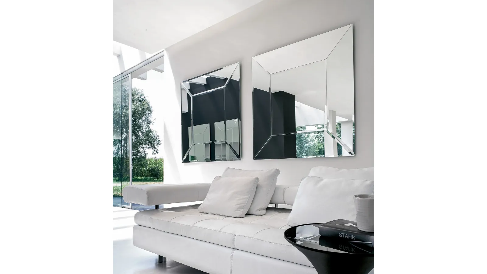 Costantia mirror by Tonin Casa