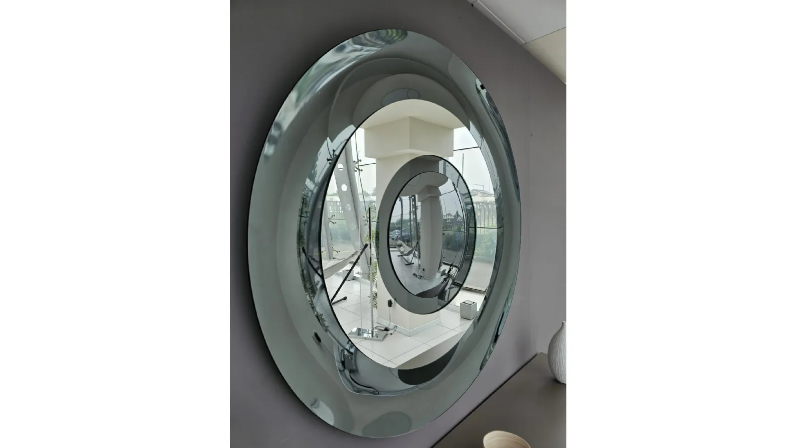 Dorian mirror