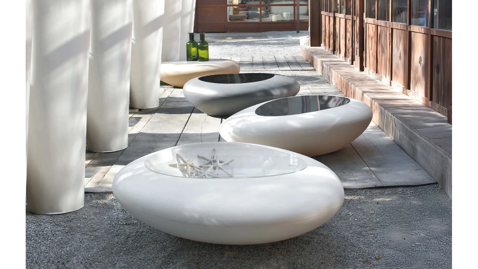 Design coffee table in polyethylene with plexiglass top, Kos by Tonin Casa.
