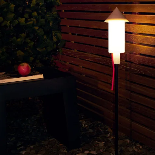 Solar-powered outdoor lamp Racket la Surprise by Fatboy