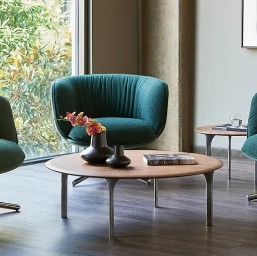 BomBom 4 Stars armchair in padded fabric with steel base by Infiniti.