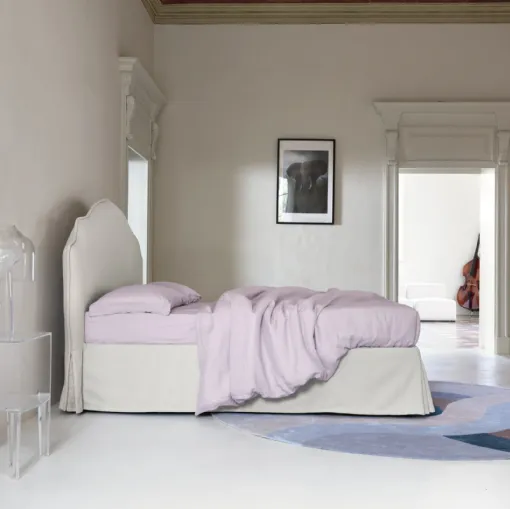 Bed with Fiordaliso headboard by Noctis