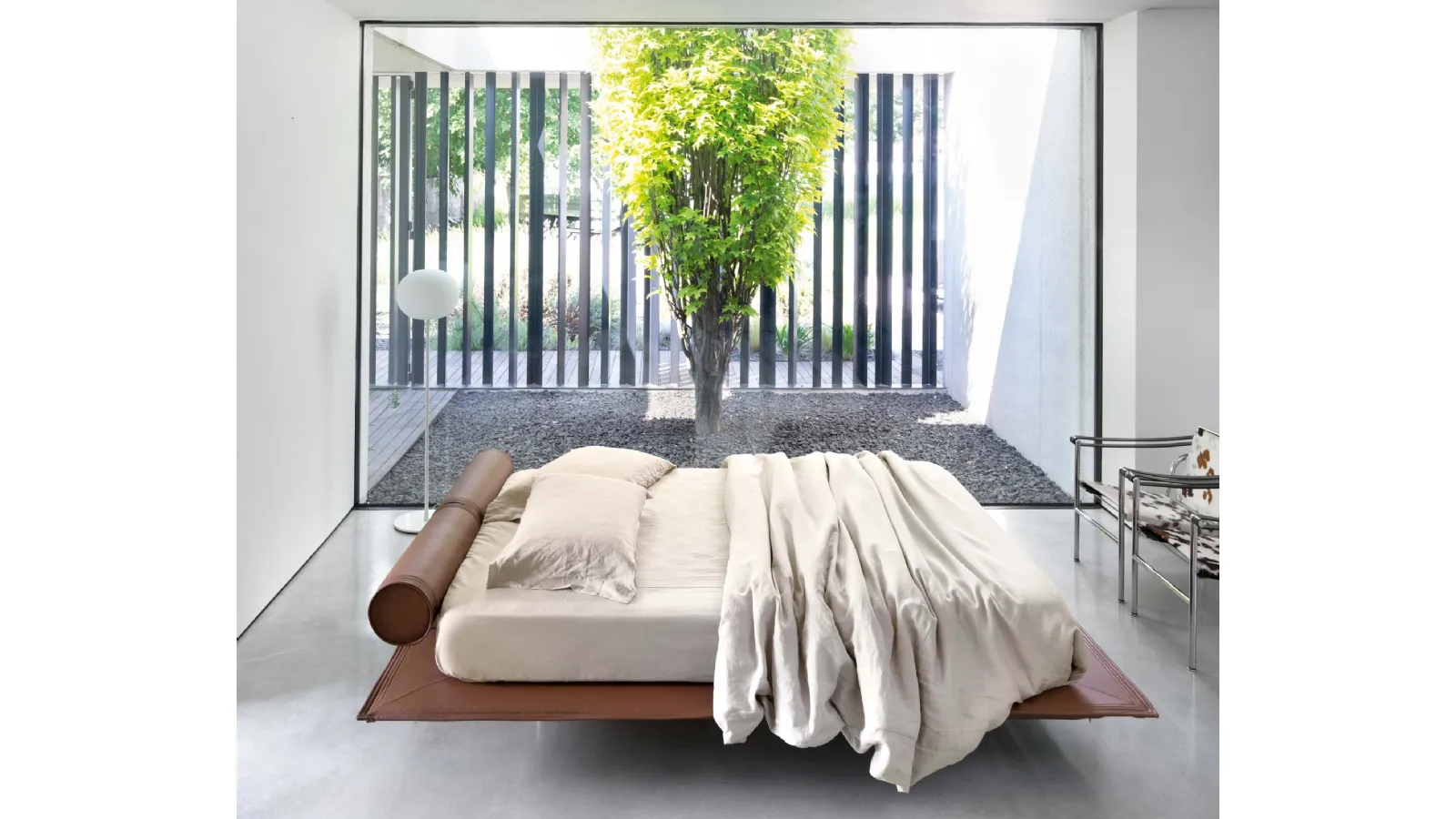 Flamingo Leather Bed by Noctis.