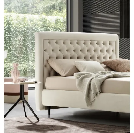 Le Comfort Monet upholstered and quilted bed