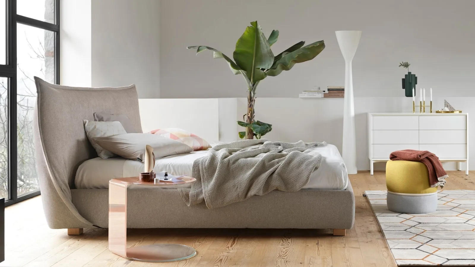 Upholstered bed in Softly fabric with a soft headboard by Calligaris.