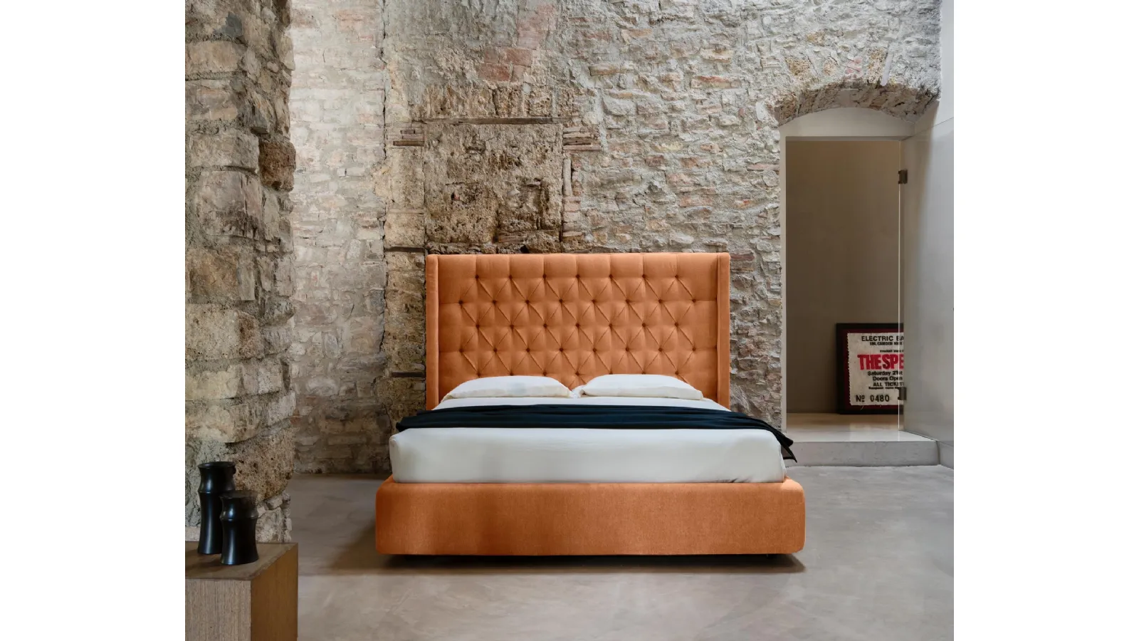 Bed with Star headboard by Noctis