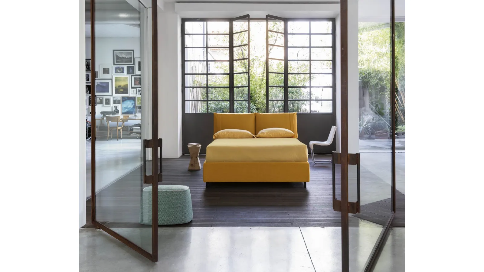 Vera padded bed by Noctis.