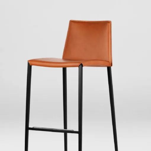 Aida stool in regenerated leather by Calligaris.