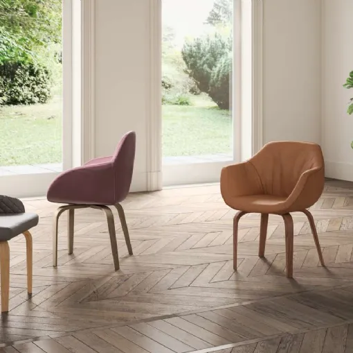 Athena leather chair with wooden legs by Ozzio.