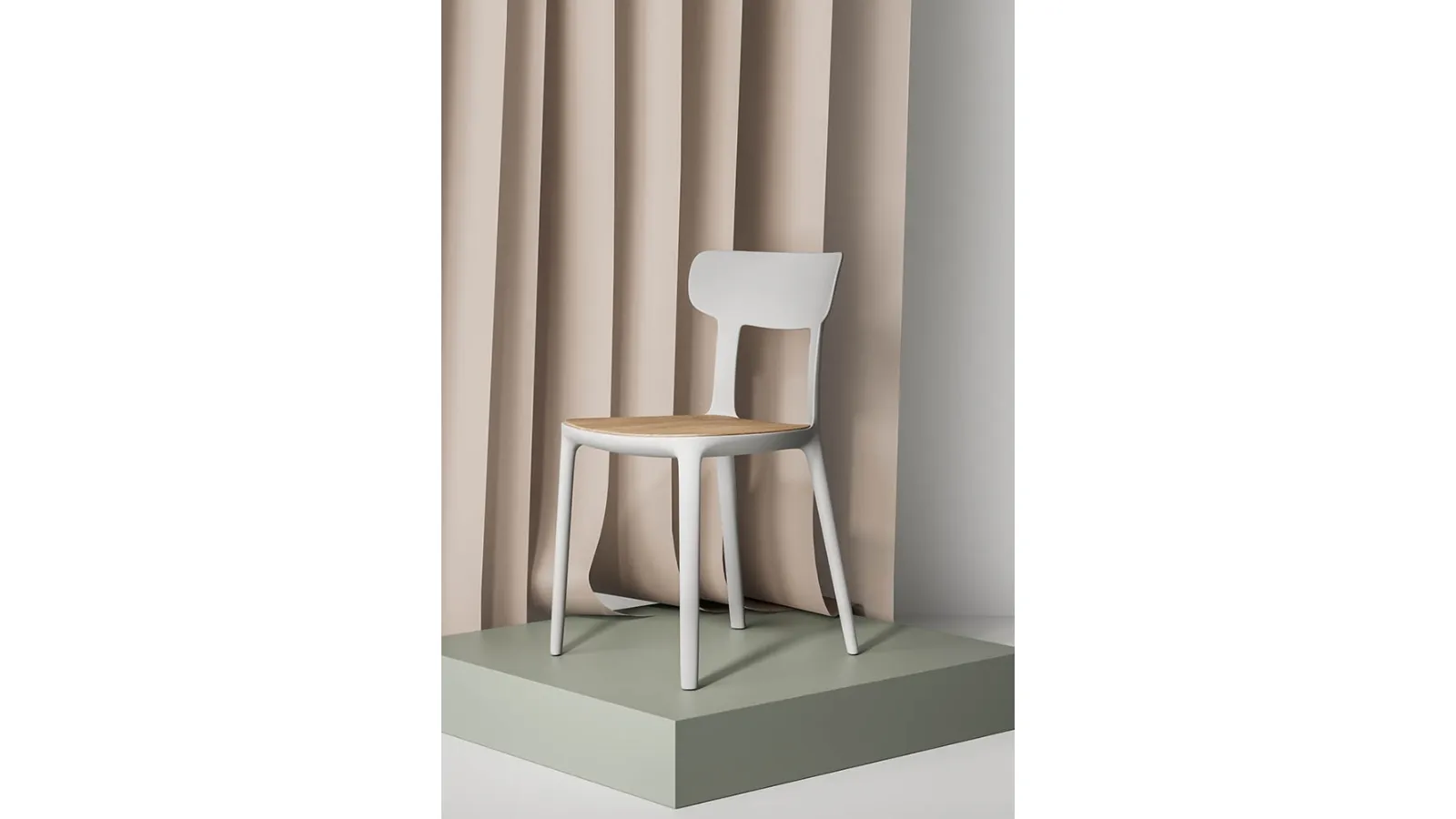 Canova chair in polypropylene with a seat in natural ash by Infiniti.