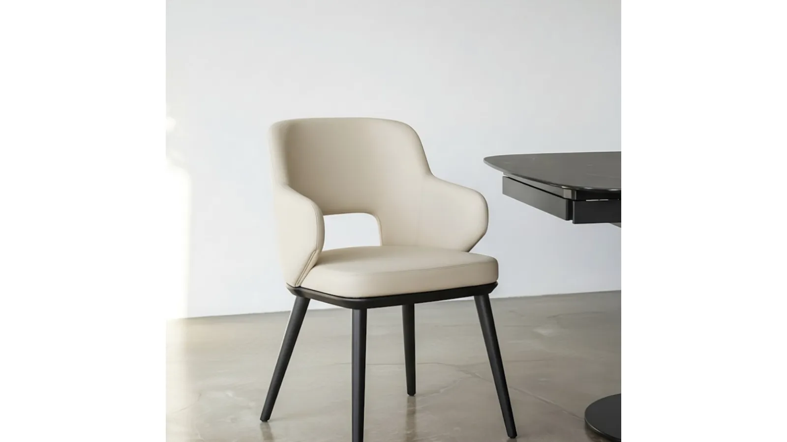 Calligaris Foyer leather chair