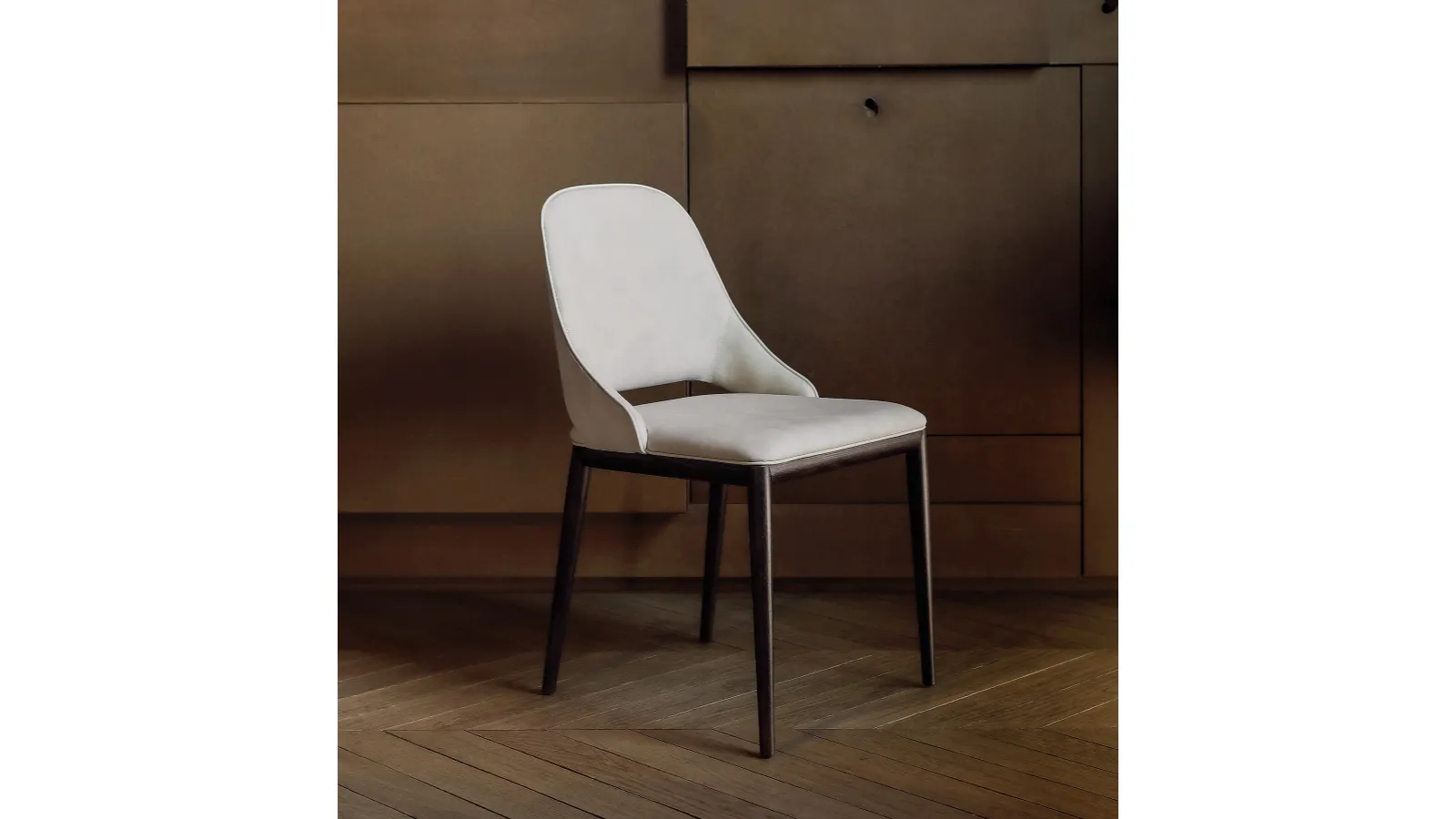 Malva chair with seat covered in Tonin Casa leather