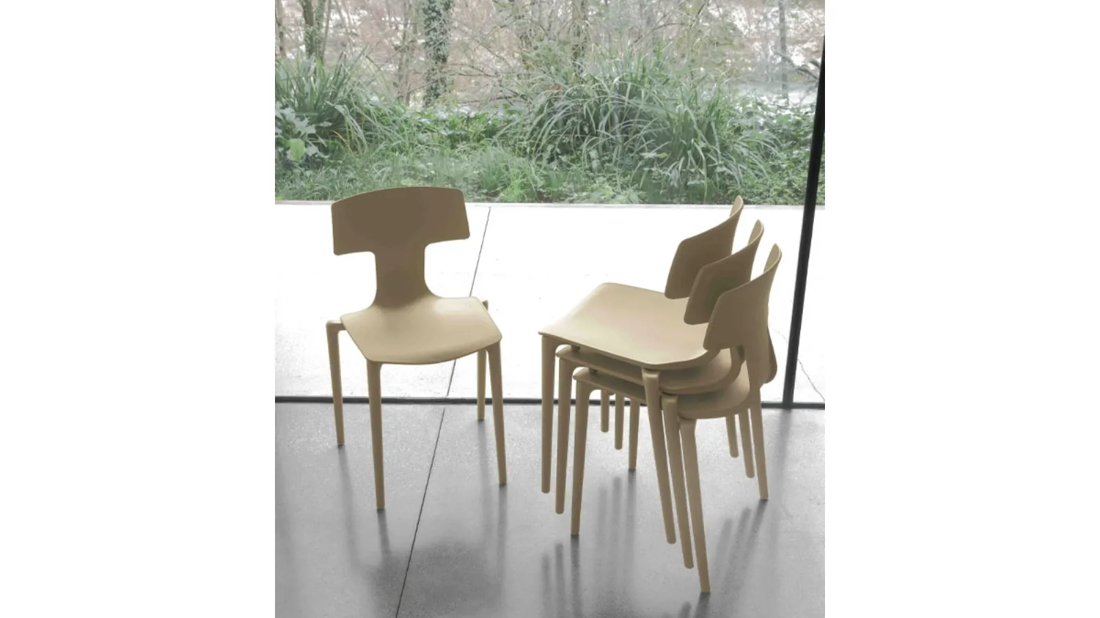 Nala stackable chair by Altacom