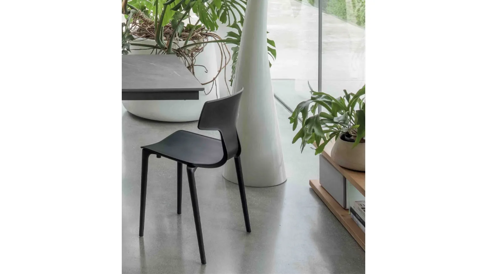 Nala stackable chair by Altacom