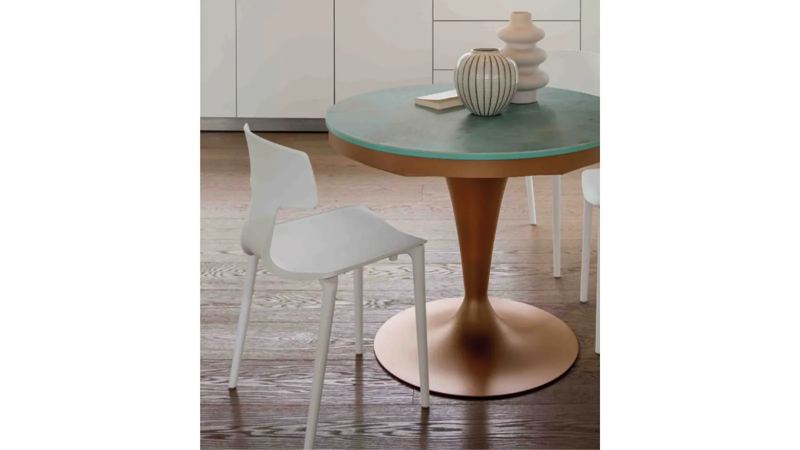 Nala stackable chair by Altacom