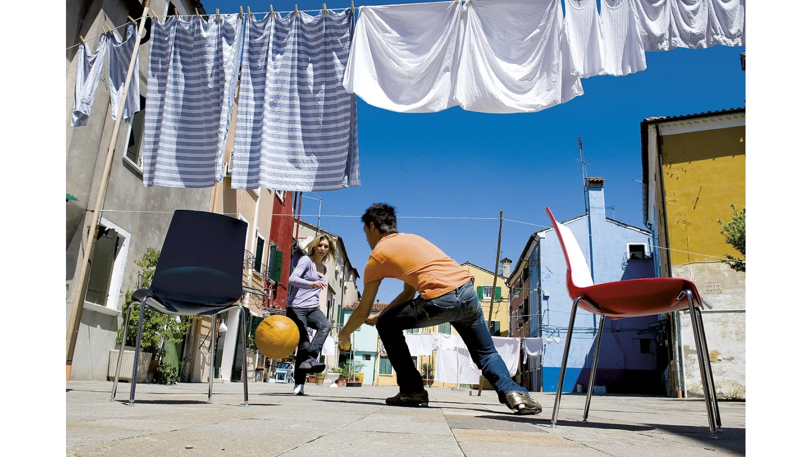 Chair Now 4 Legs with polypropylene shell and chrome steel legs by Infiniti.