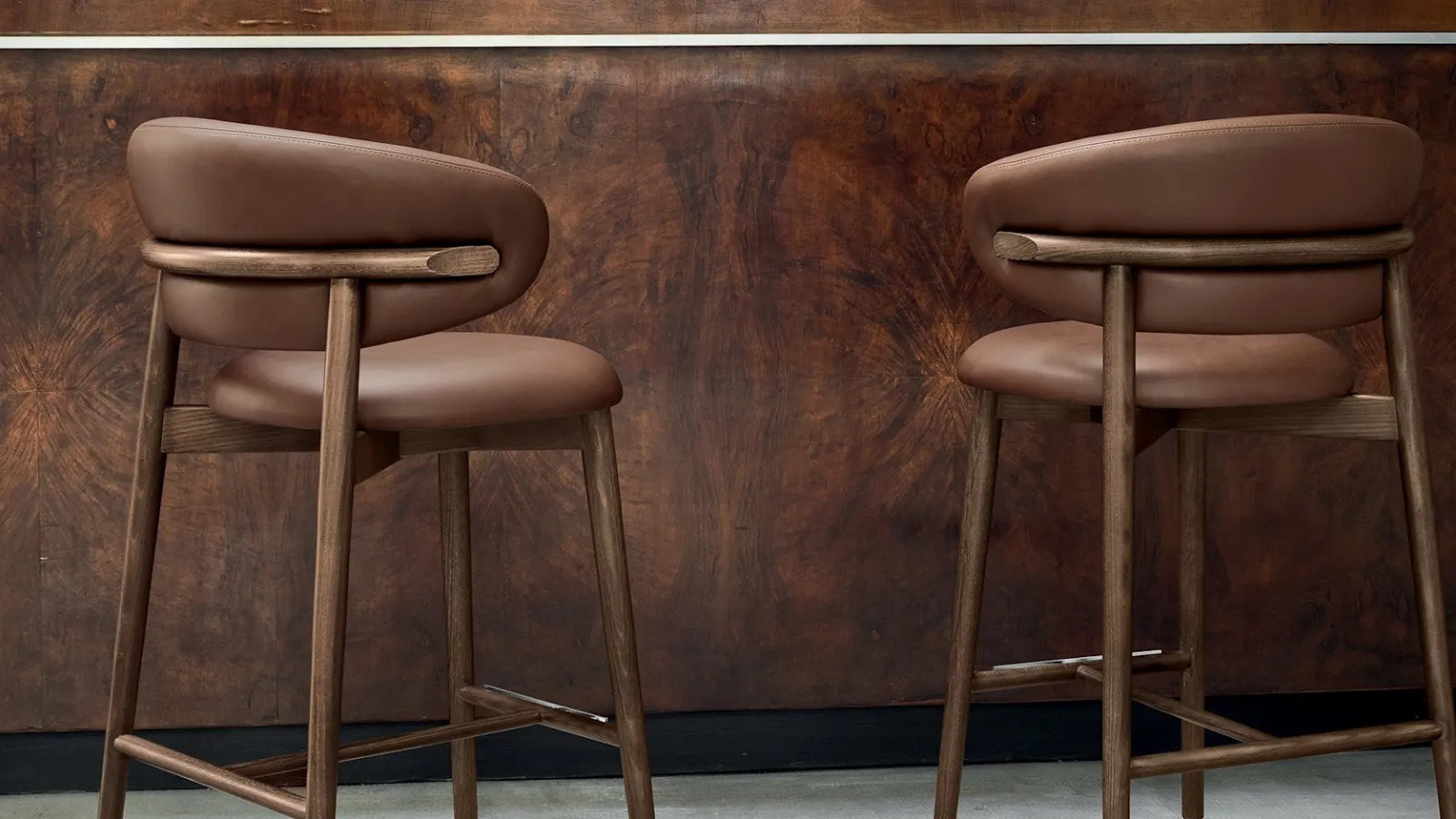 Leather stool Oleandro by Calligaris