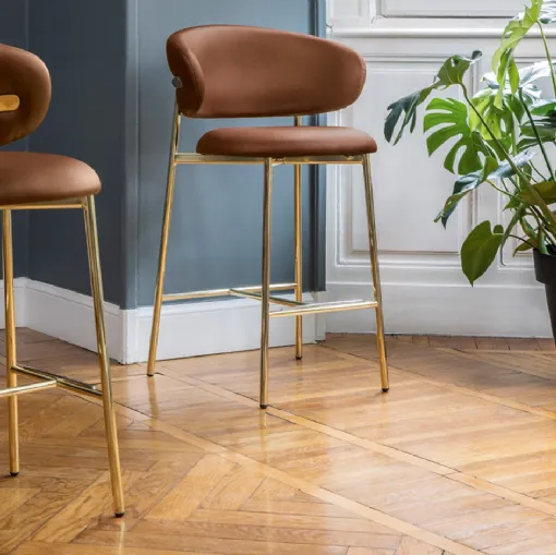 Oleandro leather stool by Calligaris.