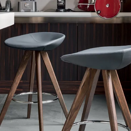 Calligaris Palm stool in leather.