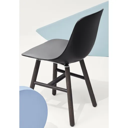Pure Loop Binuance Retro chair with polypropylene seat in Slate Grey and Carbon Black with a base in Oak painted in Infinite Black by Infiniti