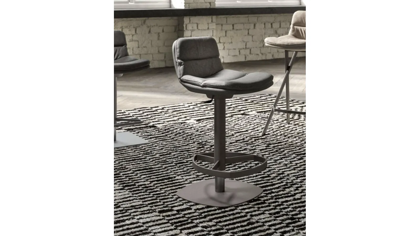 Marlon padded stool by Ozzio