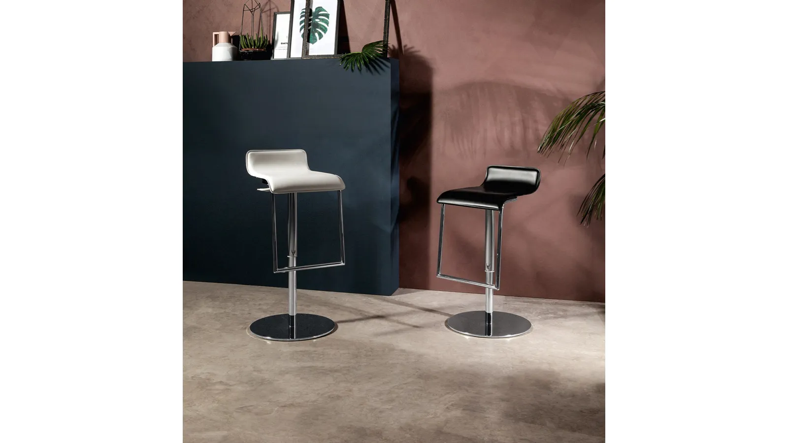 Milano leather stool by Tonin Casa