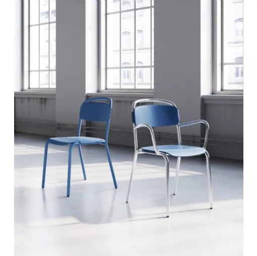 Chair with and without armrest Skol in polypropylene with steel frame by Infiniti.