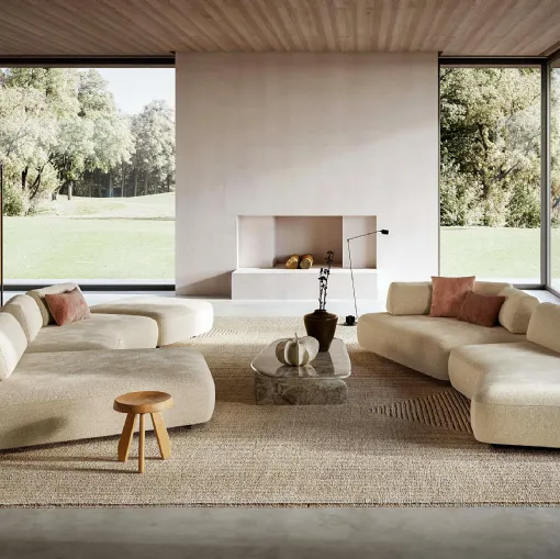 Living room in Capriccio fabric with peninsula and linear by Le Comfort.