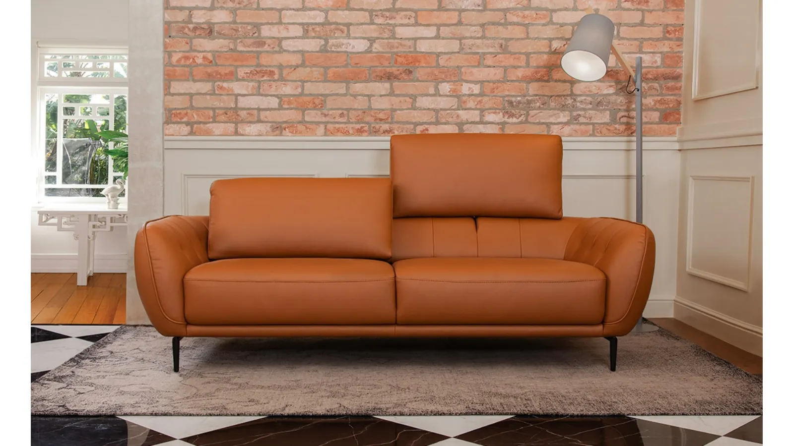 Daiquiri linear leather sofa by Nicoletti Home