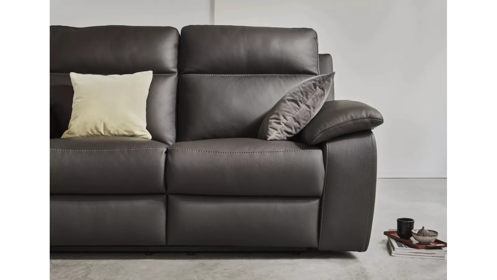 New York Relax Sofa by Nicoletti Home