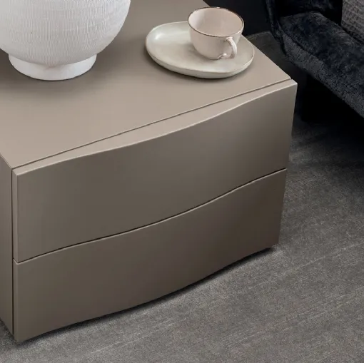 Sinuosa lacquered nightstand by Calligaris