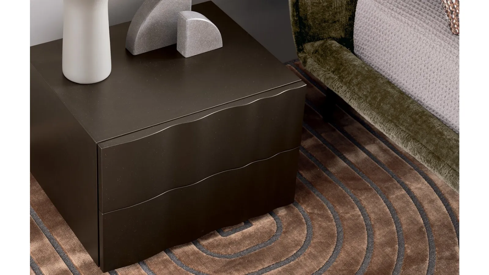 Velo lacquered bedside table by Calligaris