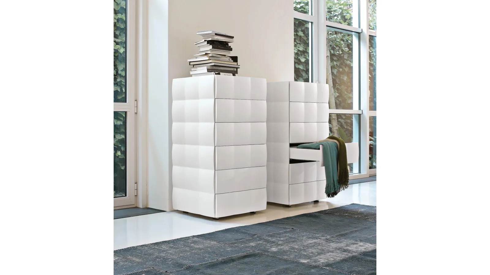 Venice drawer unit in white lacquered finish by Tonin Casa