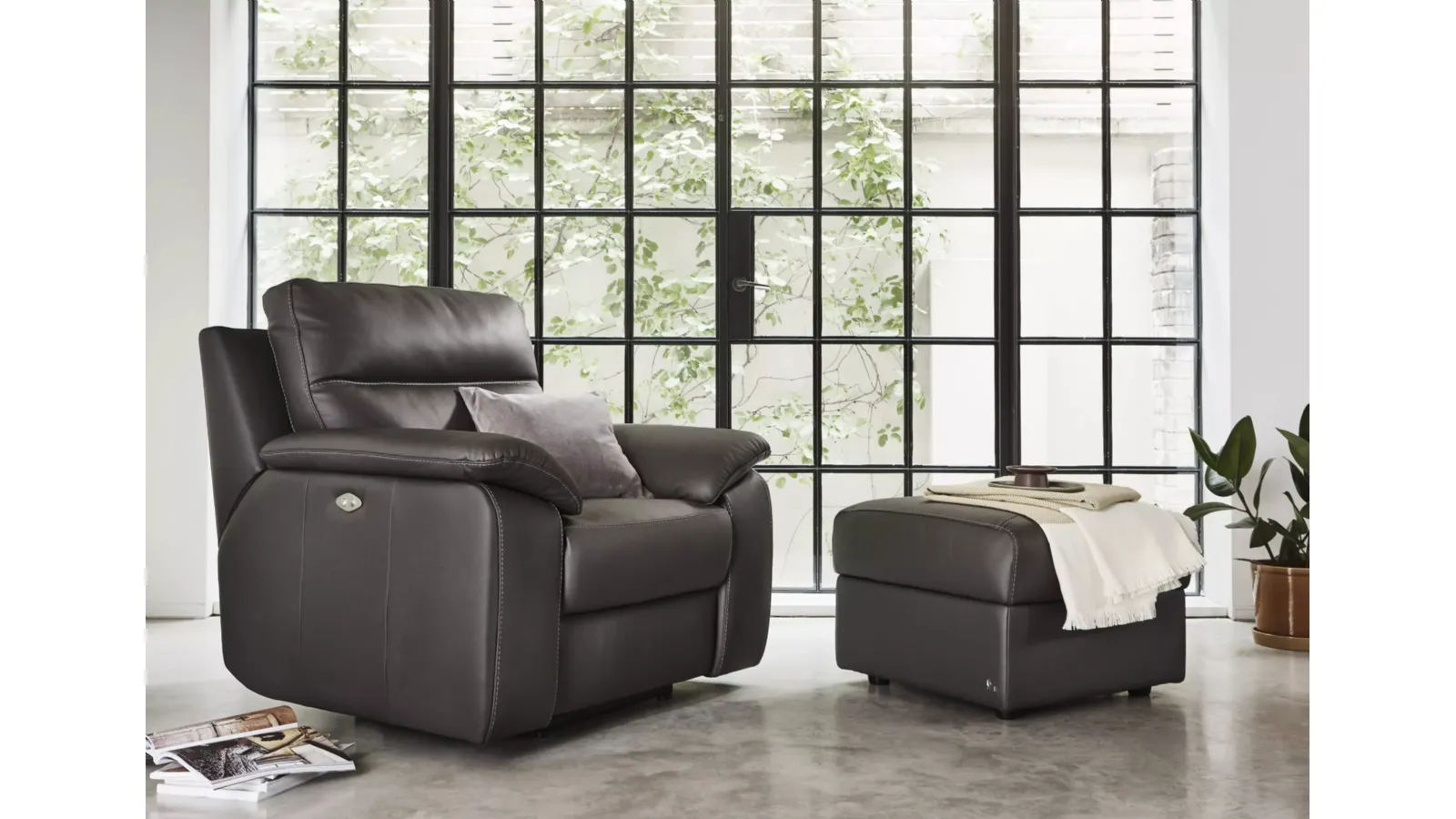 New York Relax Armchair by Nicoletti Home