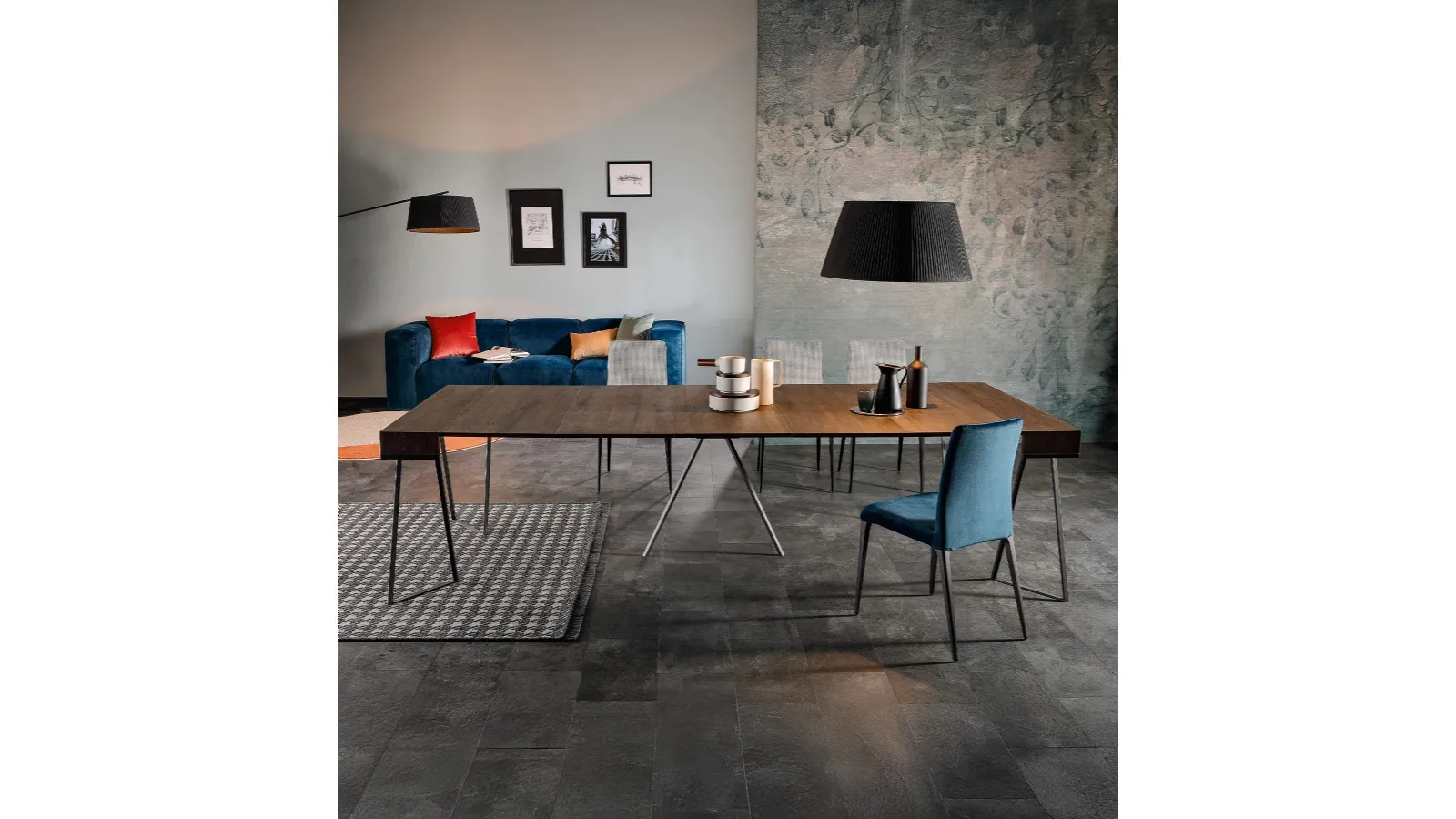 Beverly extendable console table by Tonin Casa.