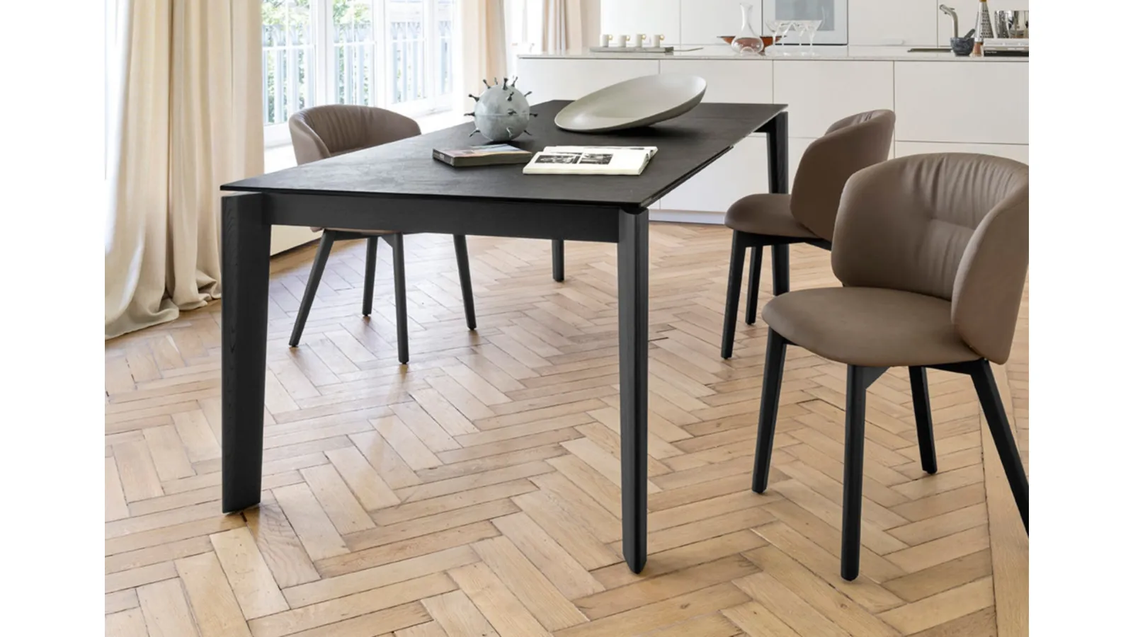 Extendable Dogma table by Calligaris